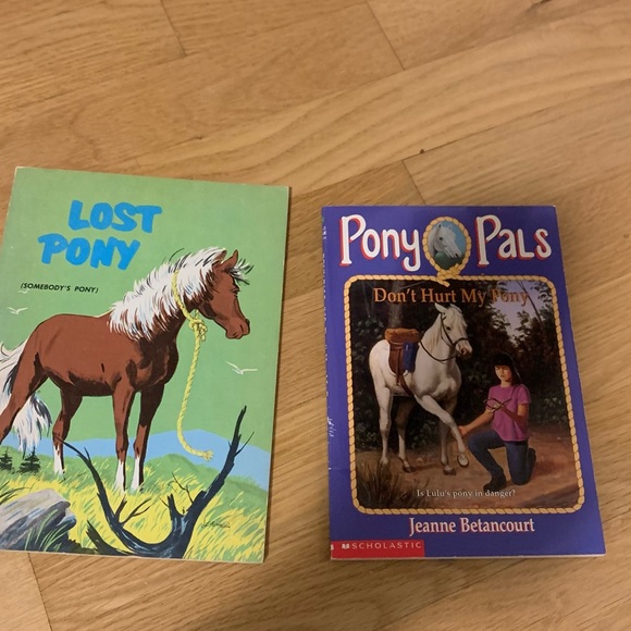 Pony books - Picture 1 of 1